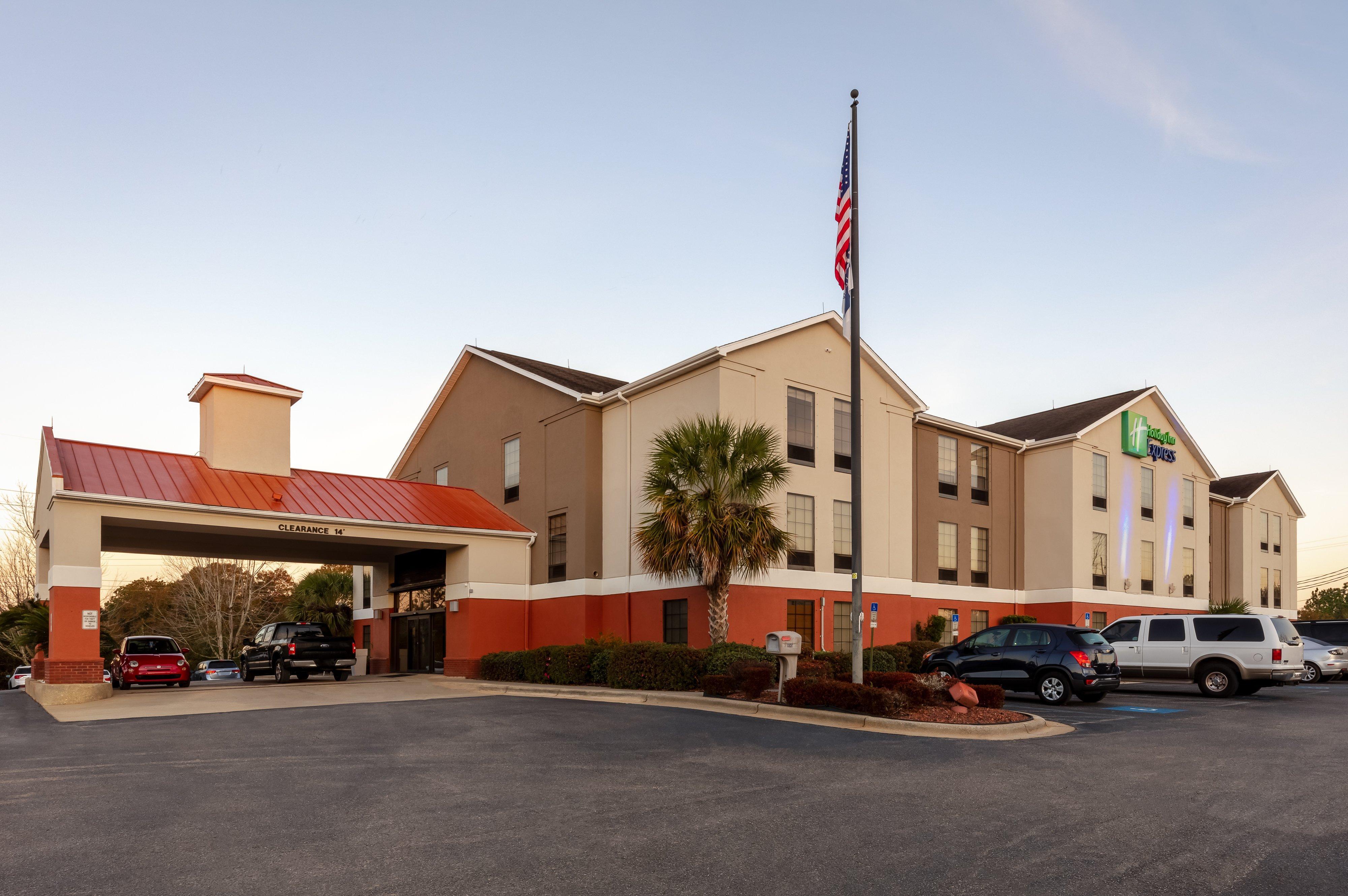 Holiday Inn Express & Suites Milton East I-10, An Ihg Hotel Exterior foto